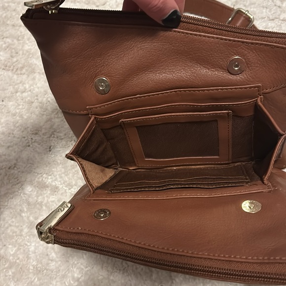 Dolce Vita Leather Crossbody Bag - Picture 3 of 4